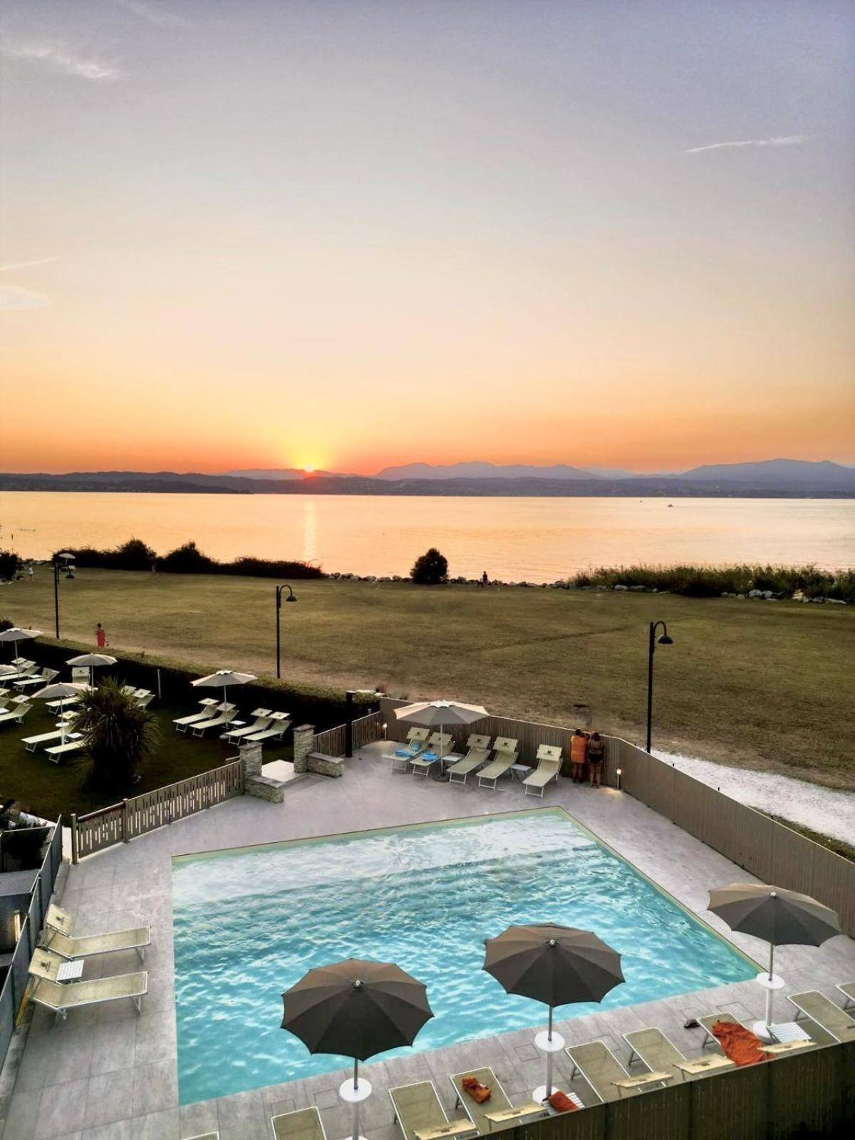 Appartamenti Residence Tulipano Сирмионе Экстерьер фото
