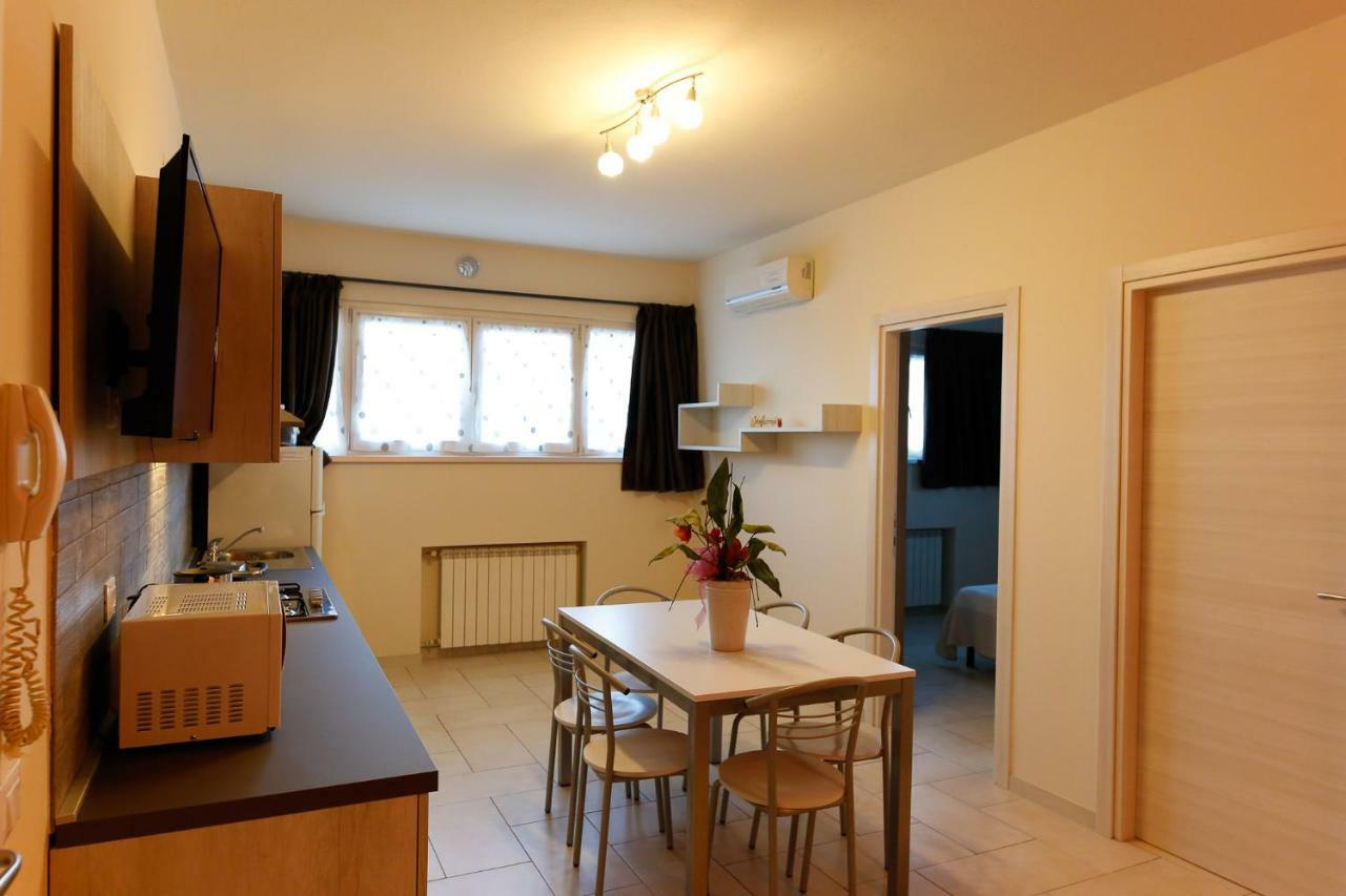 Appartamenti Residence Tulipano Сирмионе Экстерьер фото